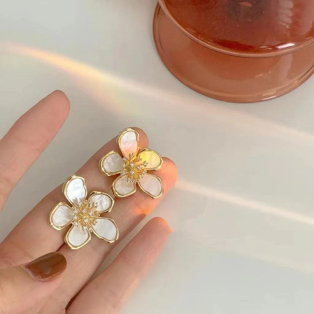 Romantic earring
